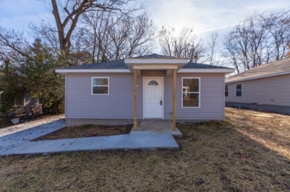 121 St George Ave in Dyersburg, TN - Foto de edificio
