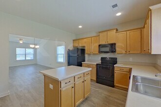 105 Robin St in Calera, AL - Foto de edificio - Building Photo