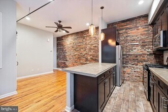 522 S 13th St-Unit -1ST FLOOR in Philadelphia, PA - Building Photo - Building Photo