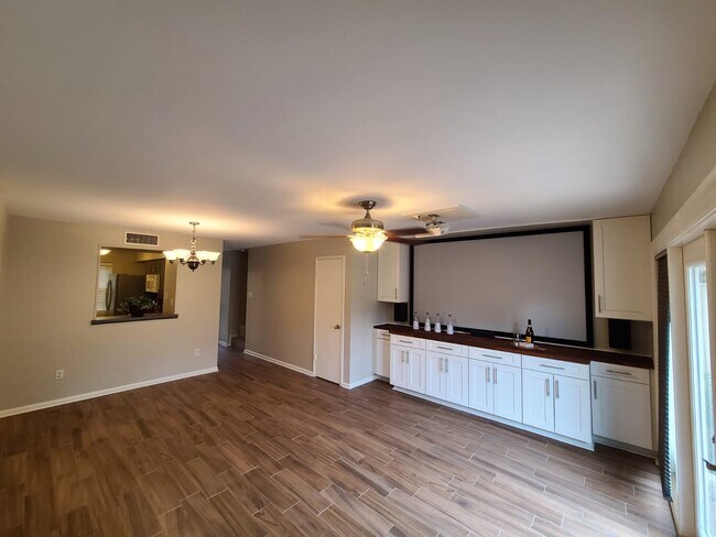 5803 Doliver Dr in Houston, TX - Foto de edificio - Building Photo