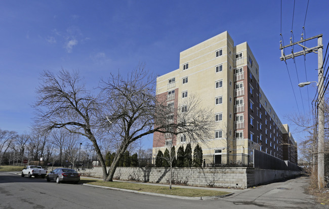 Montclare Senior Residences of Avalon Park in Chicago, IL - Foto de edificio - Building Photo