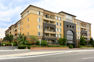 Latitude 33 Apartments