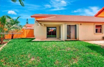 700 SW 113th Ave in Pembroke Pines, FL - Building Photo - Building Photo