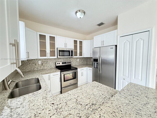 15131 SW 23rd Ln in Miami, FL - Building Photo - Building Photo