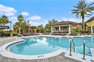 802 Crest Pines Dr in Orlando, FL - Building Photo