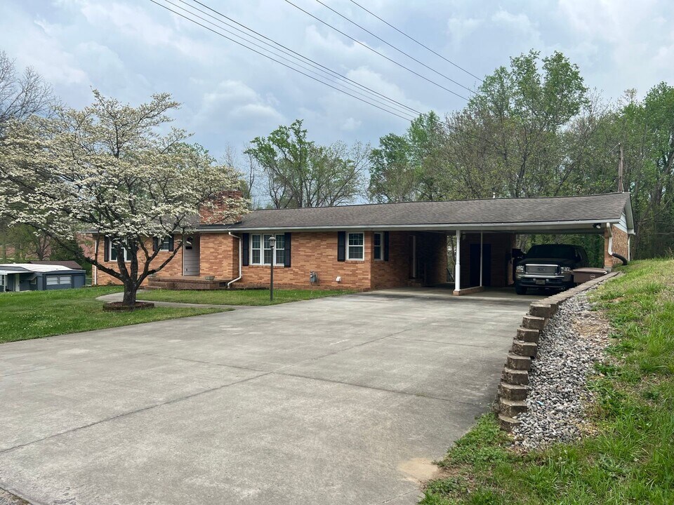 733 Pine St in Kannapolis, NC - Building Photo