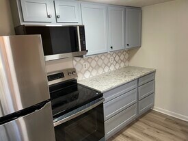 5304 Hunters Point Ct in Hermitage, TN - Building Photo