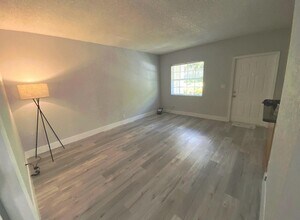 2660 NE 8th Ave in Wilton Manors, FL - Foto de edificio - Building Photo