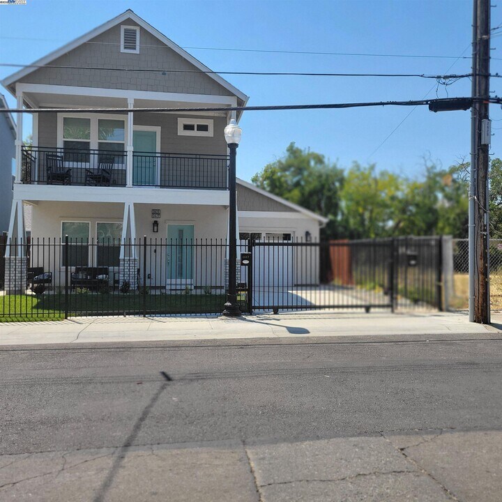 2627 Beaumont St in Sacramento, CA - Building Photo