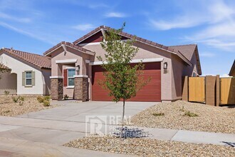 17320 W Gray Fox Trl in Surprise, AZ - Building Photo - Building Photo