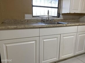 633 NW 15th Ave-Unit -# A in Fort Lauderdale, FL - Building Photo - Building Photo