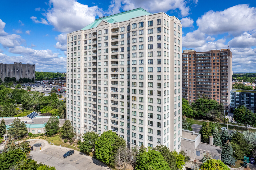 The Windsor in Toronto, ON - Building Photo