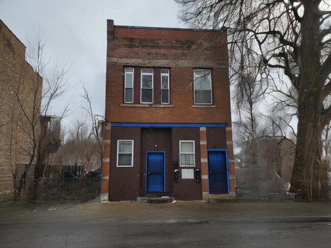 property at 1041 W 61st St