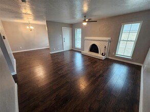 7727 Meadow Park Dr in Dallas, TX - Building Photo - Building Photo