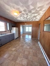 2 Terino Dr, Unit Unit 1R in North Providence, RI - Foto de edificio - Building Photo