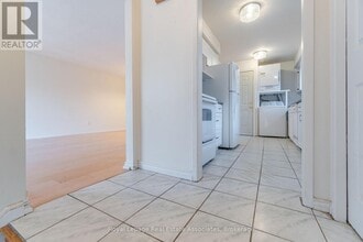 3301 Tallmast Cres in Mississauga, ON - Building Photo - Building Photo