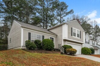 6520 Eastbriar Dr in Lithonia, GA - Building Photo - Building Photo