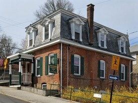 45 White St in Shelton, CT - Building Photo