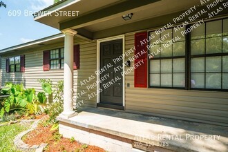 609 Brewer St SE in Hartselle, AL - Foto de edificio - Building Photo