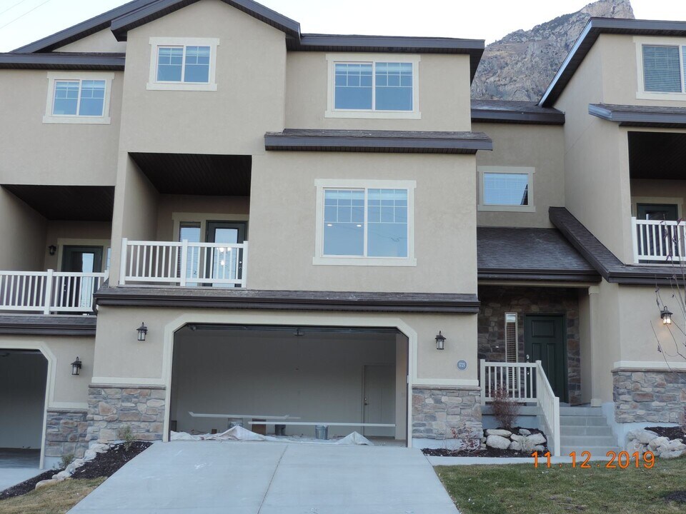 1721 Aspen Loop in Provo, UT - Building Photo