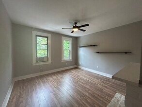 3049 Riverside Dr, Unit 2 in Cincinnati, OH - Foto de edificio - Building Photo