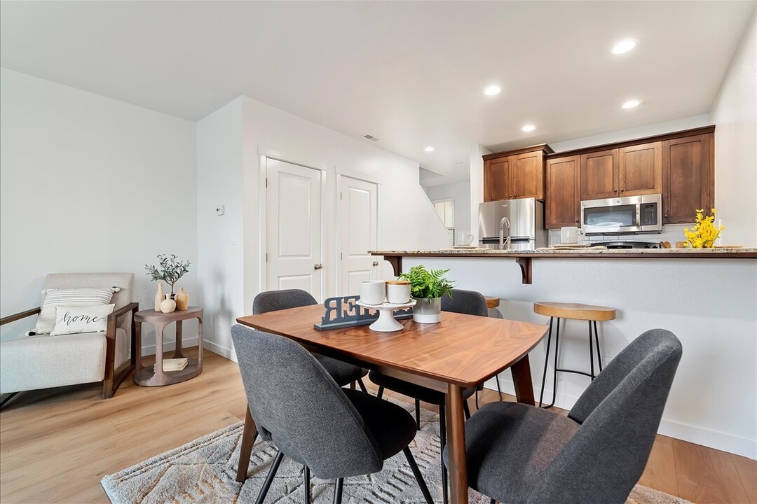 Linder Springs Townhomes in Meridian, ID - Building Photo