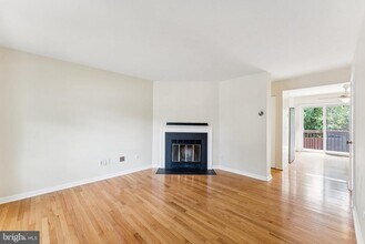 6101 Bristol Way in Alexandria, VA - Building Photo - Building Photo