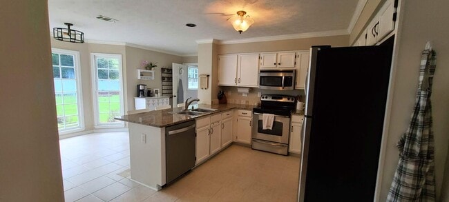 1578 Fair Oaks Ln in Snellville, GA - Foto de edificio - Building Photo