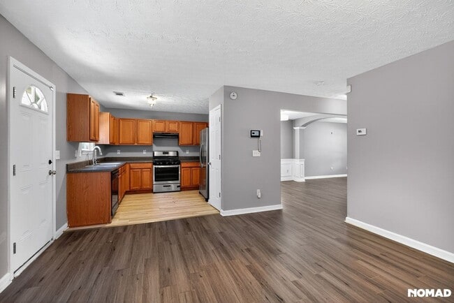 9465 Lakeview Rd in Union City, GA - Building Photo - Building Photo