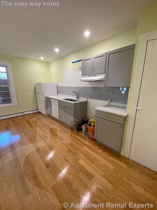 295 Windsor St, Unit 7 in Cambridge, MA - Building Photo