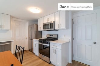 Private bedroom in 4 bed/4 bath Home in Cambridge, MA - Building Photo - Building Photo