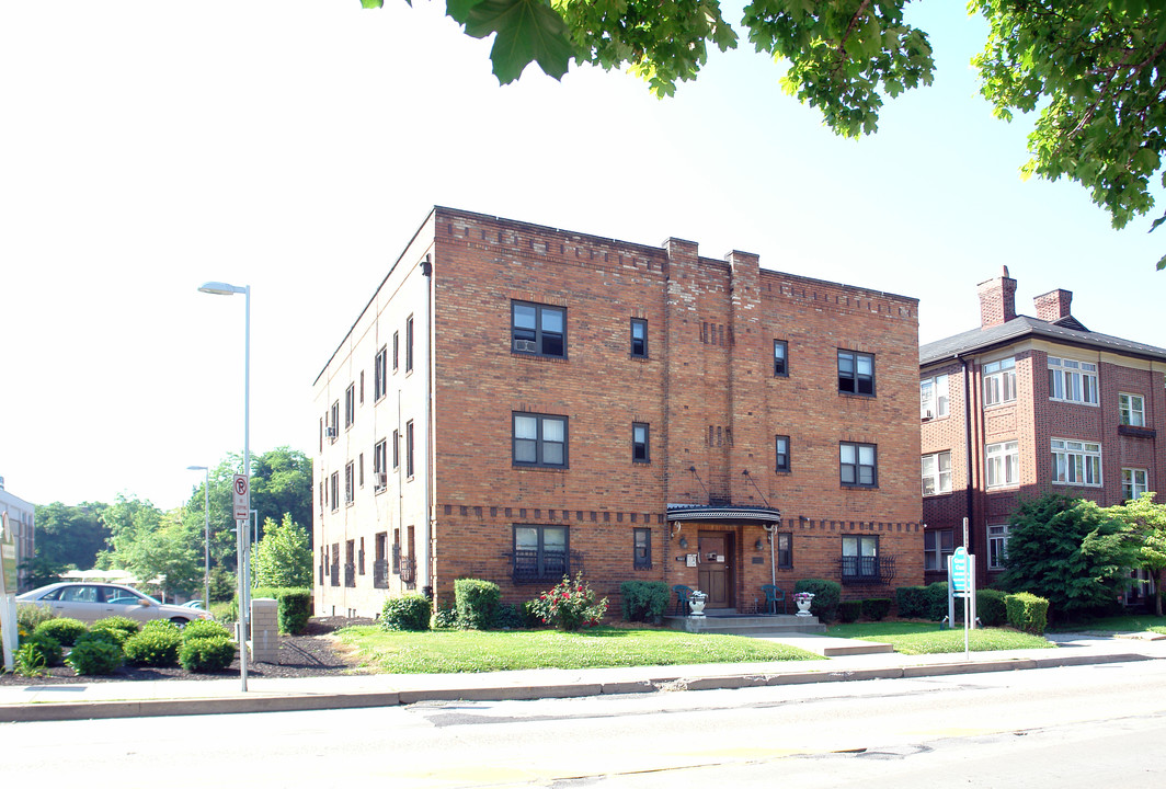 Gracen Court in Pittsburgh, PA - Building Photo