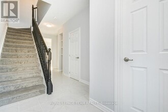 21 Bermondsey Wy in Ottawa, ON - Building Photo - Building Photo
