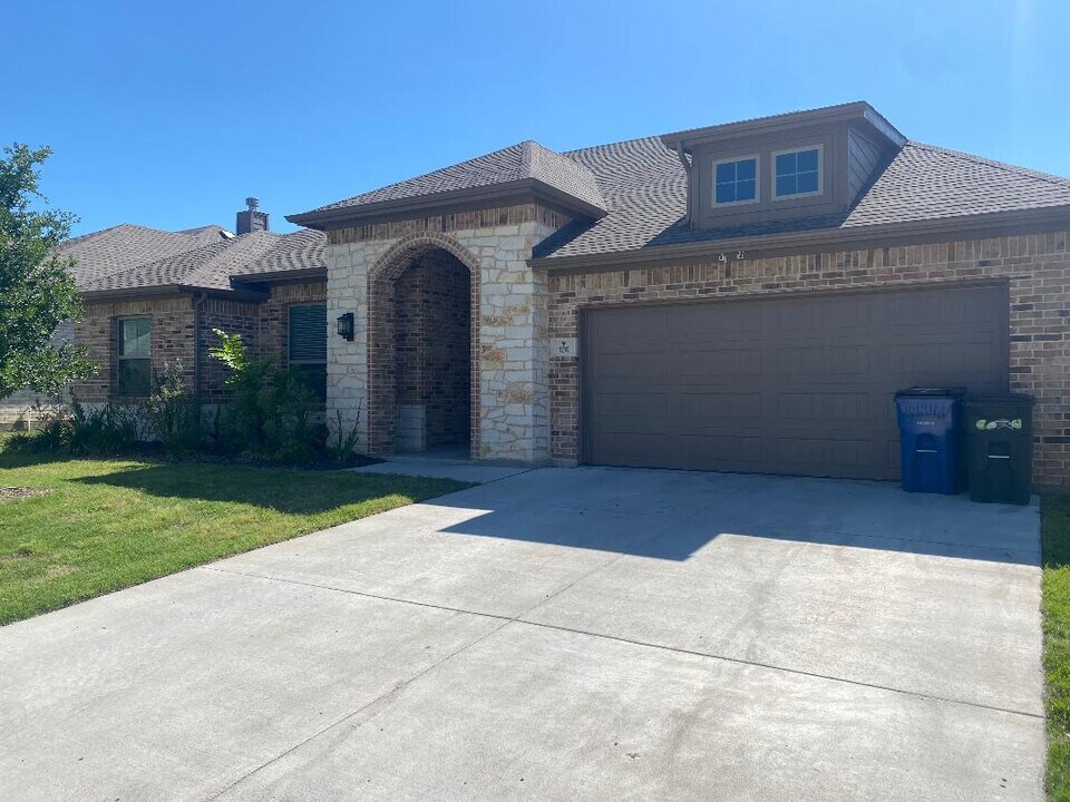 120 Gardenia Dr in Azle, TX - Building Photo