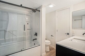 618 W Collins St in Denton, TX - Building Photo - Building Photo