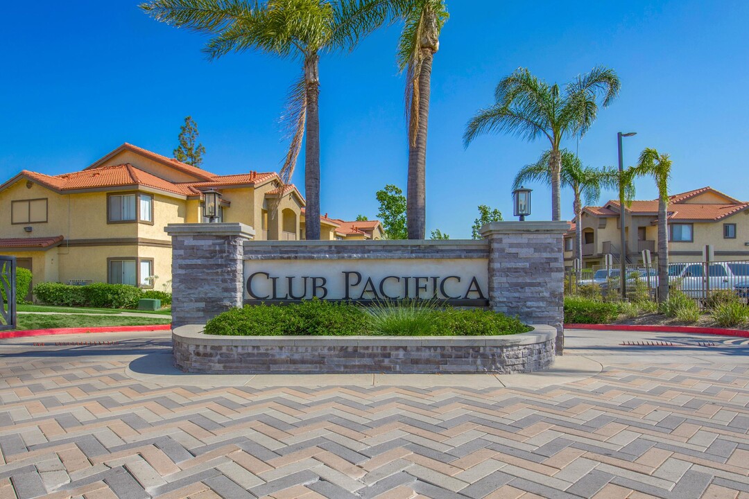 Club Pacifica Apartment Homes in Covina, CA - Foto de edificio