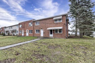 5983A Glenway Dr in Brook Park, OH - Building Photo