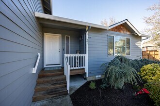 1523 SE Mimosa Dr in Gresham, OR - Building Photo - Building Photo