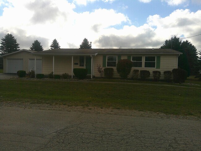 10123 Virginia St in Oscoda, MI - Foto de edificio - Building Photo