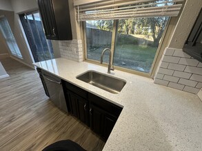 1149 Midway Dr in Richardson, TX - Foto de edificio - Building Photo