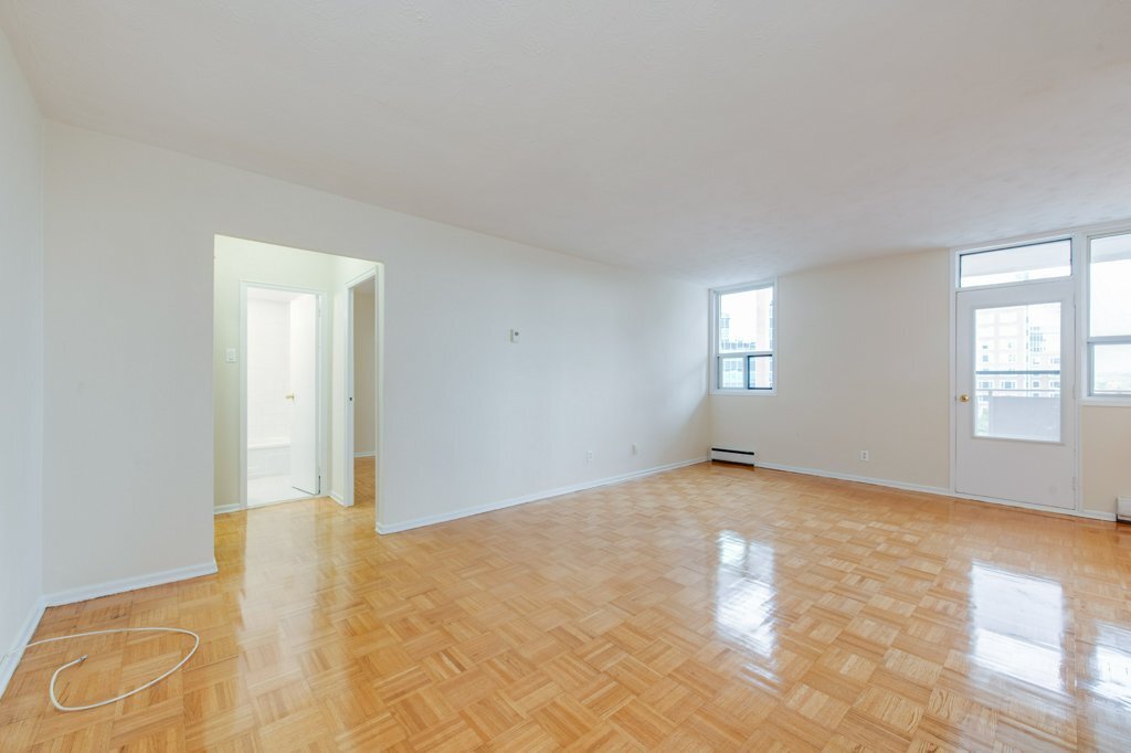 10 Huntley St in Toronto, ON - Building Photo