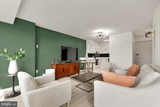 5410 Connecticut Ave NW in Washington, DC - Building Photo - Building Photo