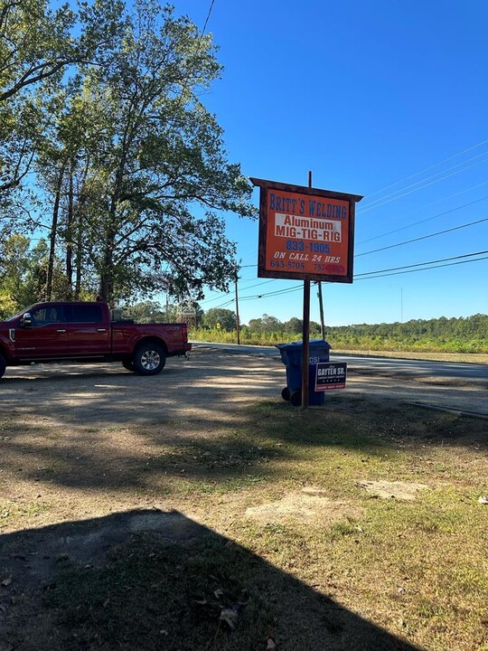 1031 S First St NE in Brookhaven, MS - Building Photo