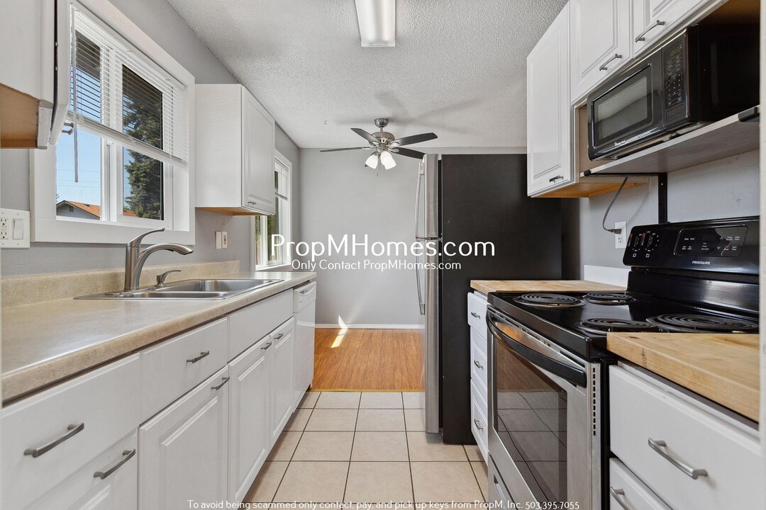 6089 SW Valley Ave in Beaverton, OR - Foto de edificio
