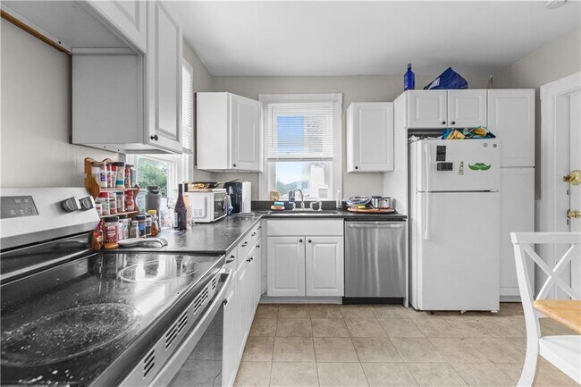 501 Spring St in Newport, RI - Building Photo - Building Photo