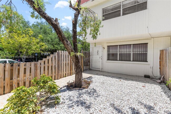 1520 NE 151st St in Miami, FL - Building Photo - Building Photo