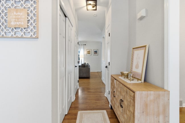 5791 Pinwheel Cir in East Syracuse, NY - Foto de edificio - Building Photo