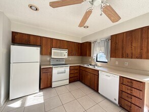 4265 Luawana Dr in Sarasota, FL - Building Photo - Building Photo