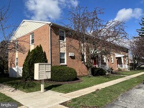 2041 N Susquehanna Trail in York, PA - Building Photo - Building Photo