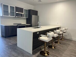 1045 NE 18th Ave, Unit 307 in Fort Lauderdale, FL - Building Photo - Building Photo